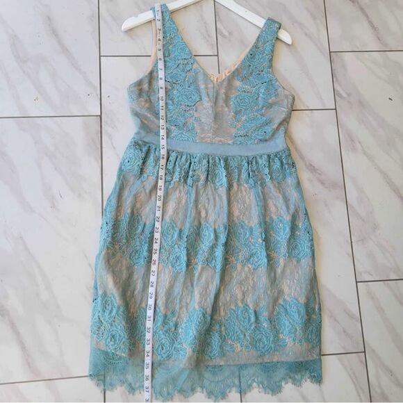 Francesa’s Turquoise lace dresss - Picture 5 of 5